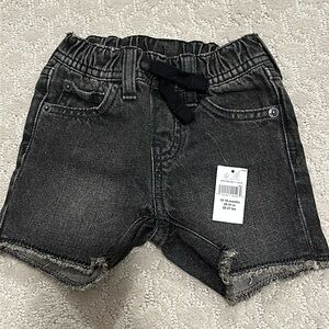 Gap kids 12-18 months black denim shorts. Never worn.